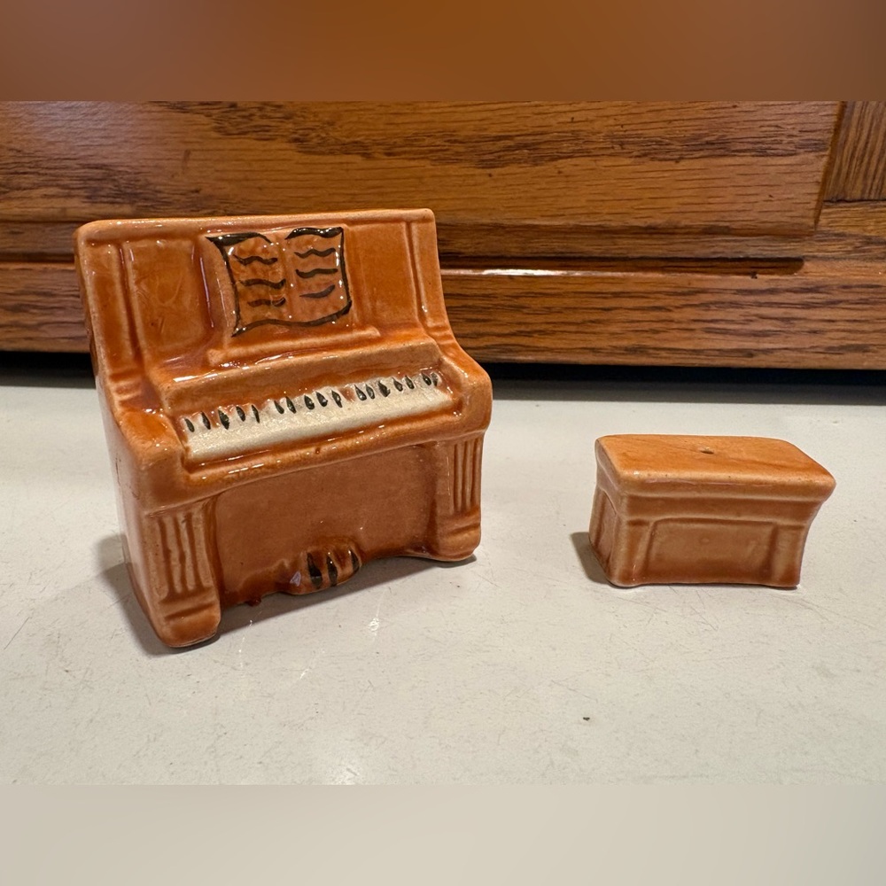 Vtg Piano Salt & Pepper Shakers